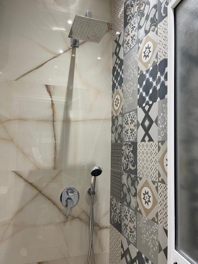 Modern 1 Bedroom City Apartment Tiranë Luaran gambar