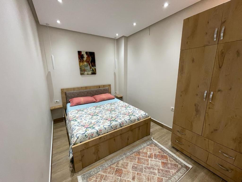 Modern 1 Bedroom City Apartment Tiranë Luaran gambar